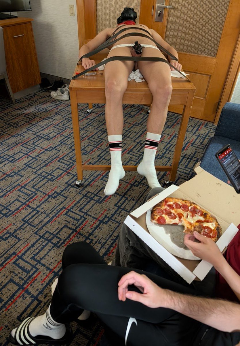 I was very happy to provide <a href="/octoberrex/">OCTOBERREX 🔜 MIR | Oct 17-20</a> and <a href="/soumisdc/">l’américain soumis</a> with some live entertainment to accompany their dinner before <a href="/Chastityboypup/">Chastityboypup</a> and his <a href="/sk8erboy_com/">SK8ERBOY®️ The official Account</a> socks and what was left of his CK trunks got our additional attention.