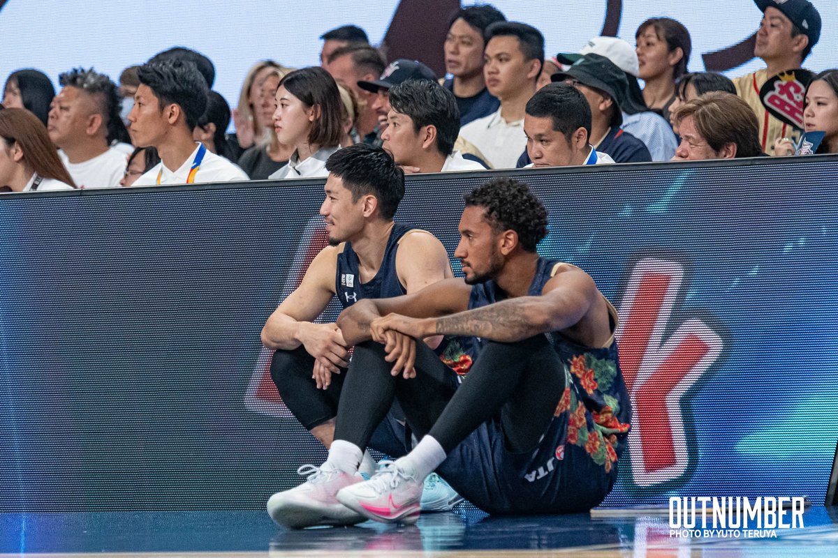 OUTNUMBER_oka's tweet image. 【記事更新】
#琉球ゴールデンキングス、#ケヴェ・アルマ の契約解除による退団を発表 [2025.10.27]
▼記事はこちら▼
outnumber.online/article/102719…

南国に衝撃走る‼️直近3試合欠場のアルマの退団が発表されました。OUTNUMBERの写真フォルダに素敵な写真があったのでシェアします。アルマありがとー😭