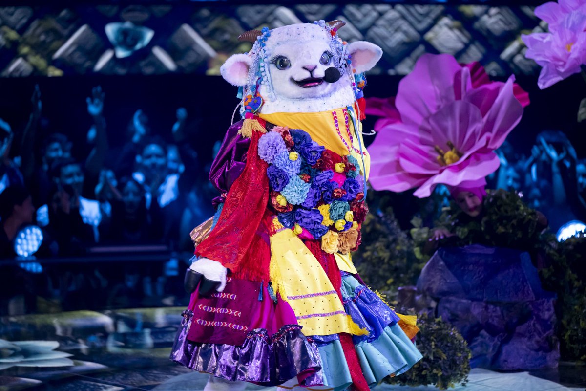 Estoy nerviosa porque siento que es Wendy Guevara pero y si no es? Espero que mi intuición no me engañe #QuiénEsLaMáscara
#WendyGuevara
#MariaOvina