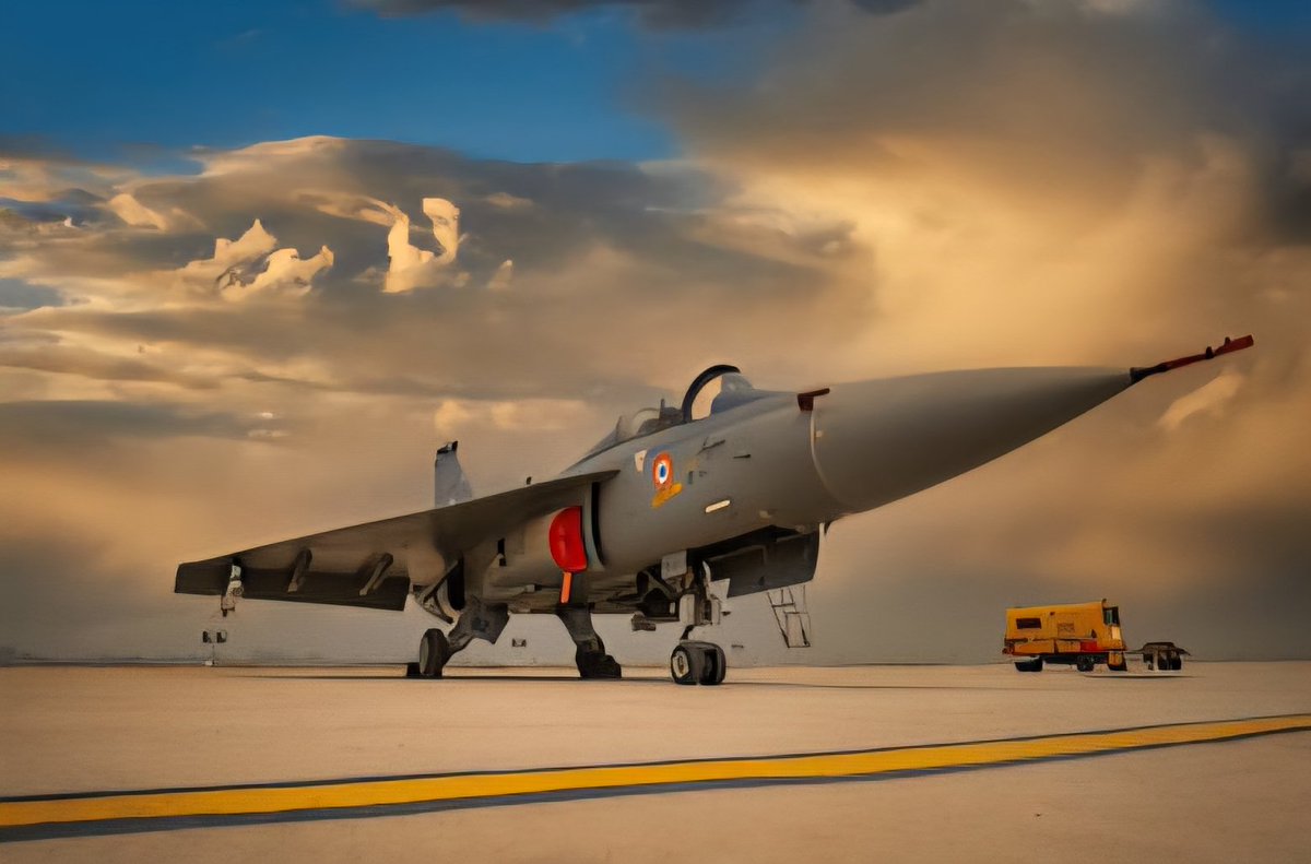 -Huge achievement
-#IndianAirForce &amp; #DRDO successfully demonstrated advanced Manned-Unmanned Teaming (MUM-T) capabilities
-TEJAS fighter jet networked with 2 UAVs
-Trials validated command &amp; control, sensor fusion &amp; precision strikes
-Trial occurred during tri-service exercise