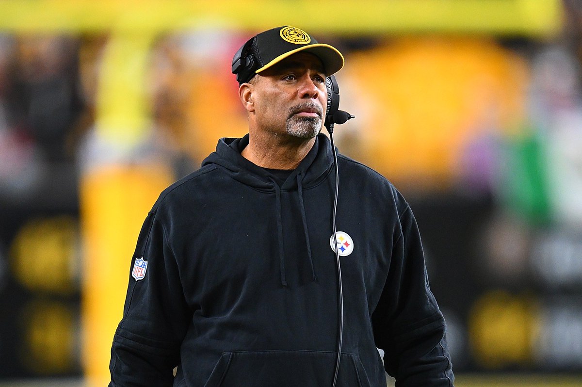 At what point do we start talking about Teryl Austin? 🤔

The Steelers defense has been flat-out embarrassing the last two weeks — 
blown coverages, no adjustments, and zero intensity.

Is it time for a change at DC? 👀

#NFL #Steelers