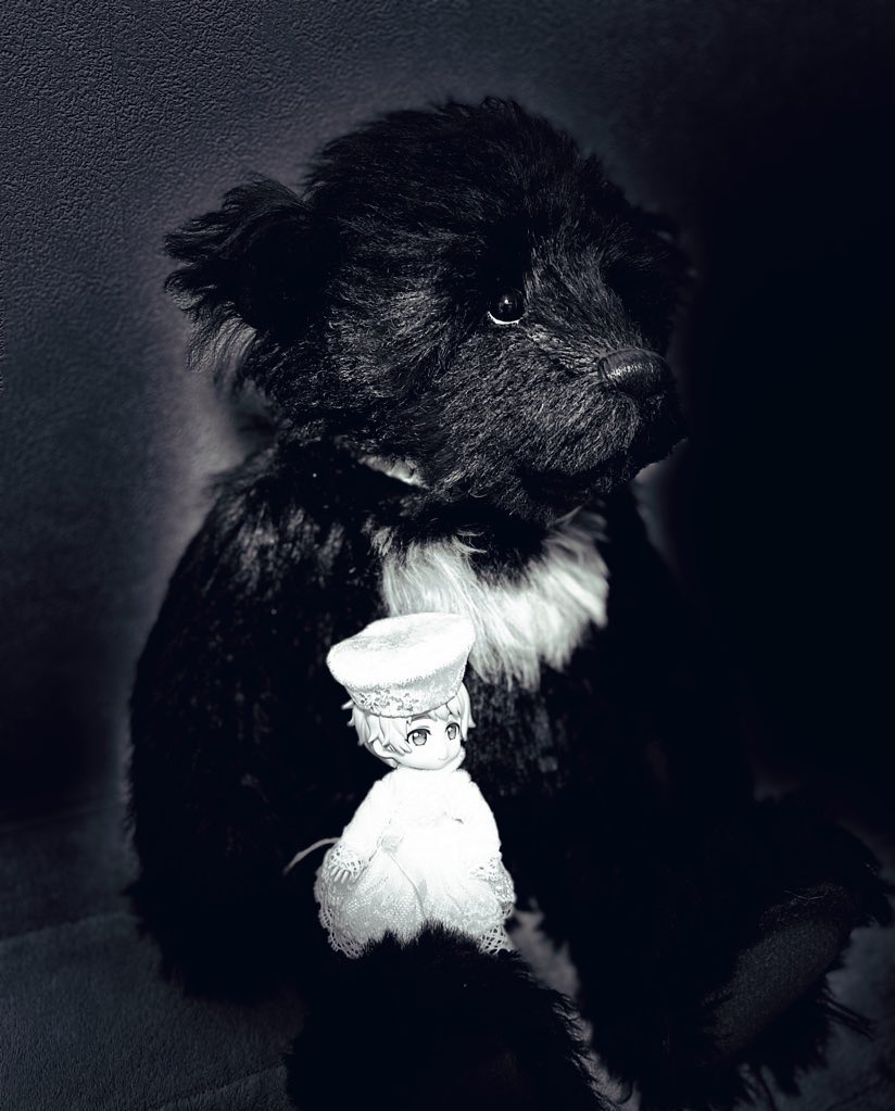 今日はテディベアズ・デーらしいので！
うちのエリック君の写真を眺めるなどしていました🥰再掲すみません…