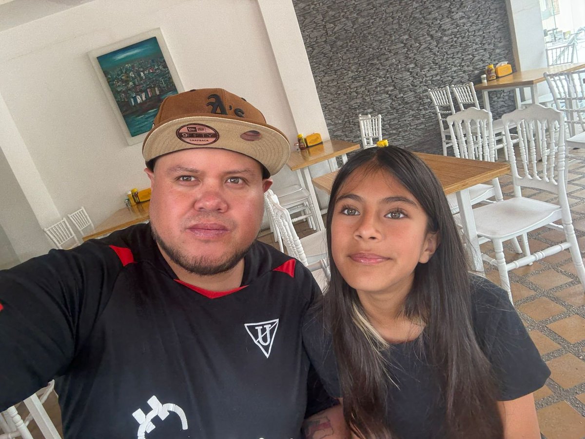 PATRICIOENDARA's tweet photo. Un año más de vida junto a mi familia espero seguir cumpliendo muchos años más para estar juntos a ellas y alentar a @LDU_Oficial hasta el último día de mi vida enfermo de estos colores toda la vida @MUerteBlancaEc https://t.co/EYjMHCvH87