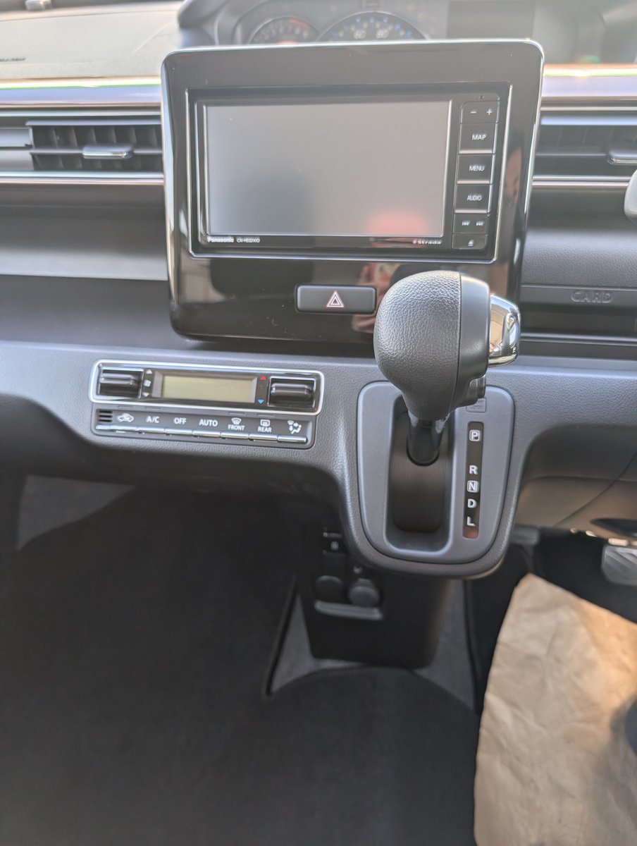 mich_o09's tweet photo. 新型ワゴンR　販売させて頂きました。
社外ナビ取り付け、バックカメラも純正位置に取り付け可能です😗 https://t.co/Y4deoK8EFZ