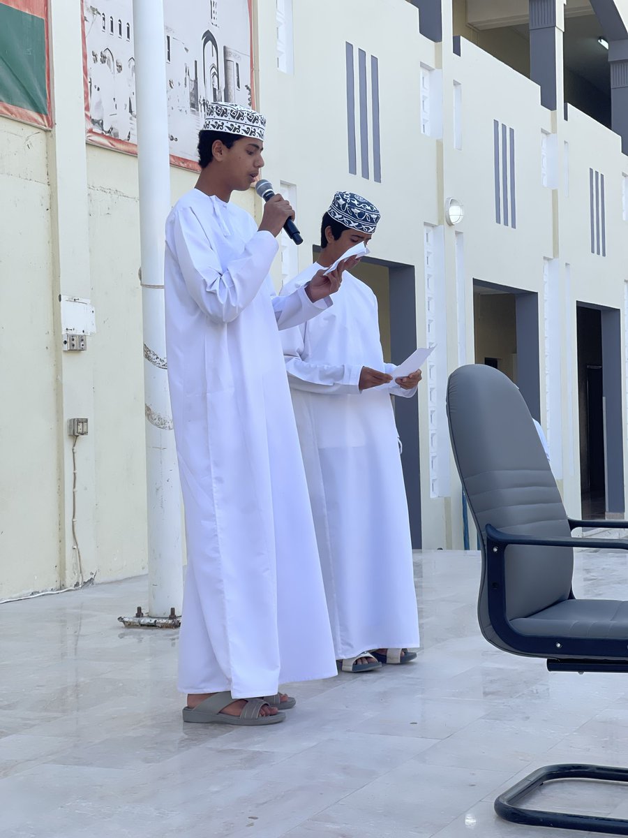 بمناسبة #اليوم_العربي_للمكتبات_المدرسية نفذ المركز اذاعة مدرسية بعدة فقرات متنوعة بين التعريف بالمركز واهدافه واهميته ودوره في العملية التدريسية كما تم الاعلان عن مسابقة افضل قارئ شهريا والاعلان عن كذلك عن المسابقة الوطنية للقراءة بالتعاون مع الاستاذ عبدالله الساعدي اخصائي انشطة