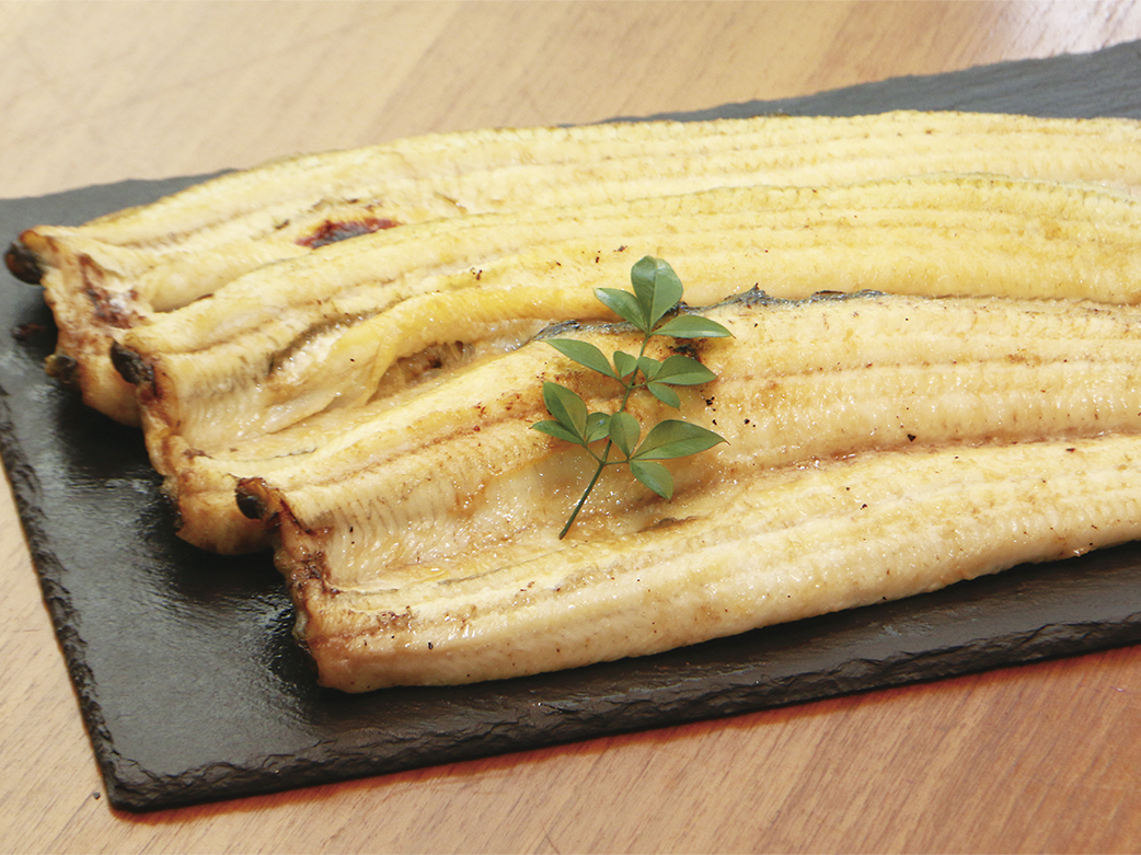 tanomedia's tweet image. 【楽City!企画『冬のおくり物2025』】 
 『戸村川魚店 』
国産のふっくらと厚く脂がのったうなぎは、その時期に一番良い産地から厳選して仕入れる最高級品。百三十年続く川魚専門の魚屋が、絶対の自信をもって提供するかば焼き・白焼きを、どうぞご堪能ください。
【tanocity.com/feature.php?id…】