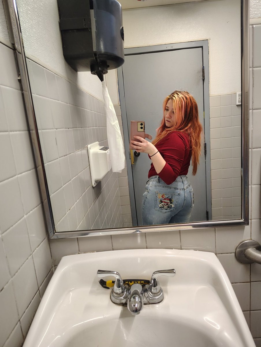 MamaGoblinxxx's tweet photo. My ass looked nice do I thought I'd share 🥵 #workselfies #bigbootylittlewaist #milf #onlyfansmodel #checkoutmylink https://t.co/hkmaNyCxKl
