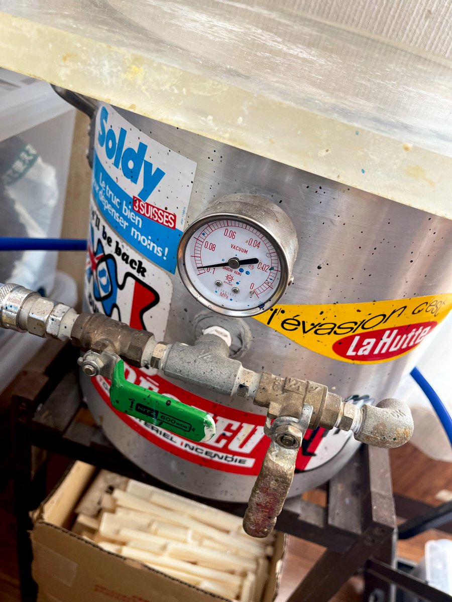 Lucky0611g's tweet image. 部屋を換気しまくっても
暑くもなく 寒くもない今の時期こそ、絶好の複製期間 ☀️🍂🌙