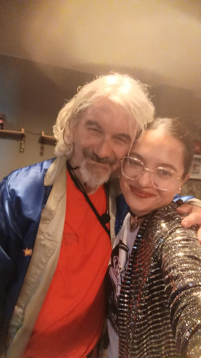 Amo la libélula dorada. Un teatro de títeres ácratas que se sostenga por más de 50 años es la utopía vívida.

Absolutamente toda mi admiración para Iván🖤😍🫂❤️‍🩹