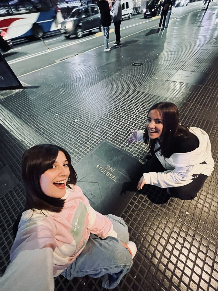 JuaniiReyes's tweet photo. la mejor forma de terminar este finde increíble, te amamos @TiniStoessel el sábado hiciste historia 🤍 https://t.co/dyuiU9mur0