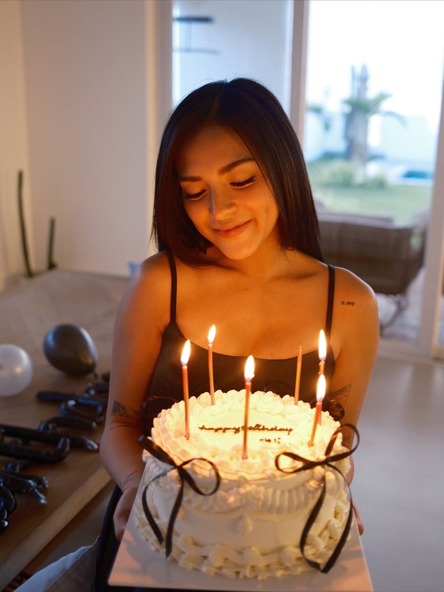 PilipinasToday_'s tweet photo. ‘CELEBRATE YOU EVERYDAY’ 😍

Nagpa-sweet si Brent Manalo sa kanyang birthday greeting para sa co-Pinoy Big Brother winner na si Mika Salamanca.

“I celebrate you today and everyday,” caption ni Brent sa kanyang post na agad nagpangiti sa mga fans.

📸 Instagram / @‌manalobrent https://t.co/2tuGKQjhyR