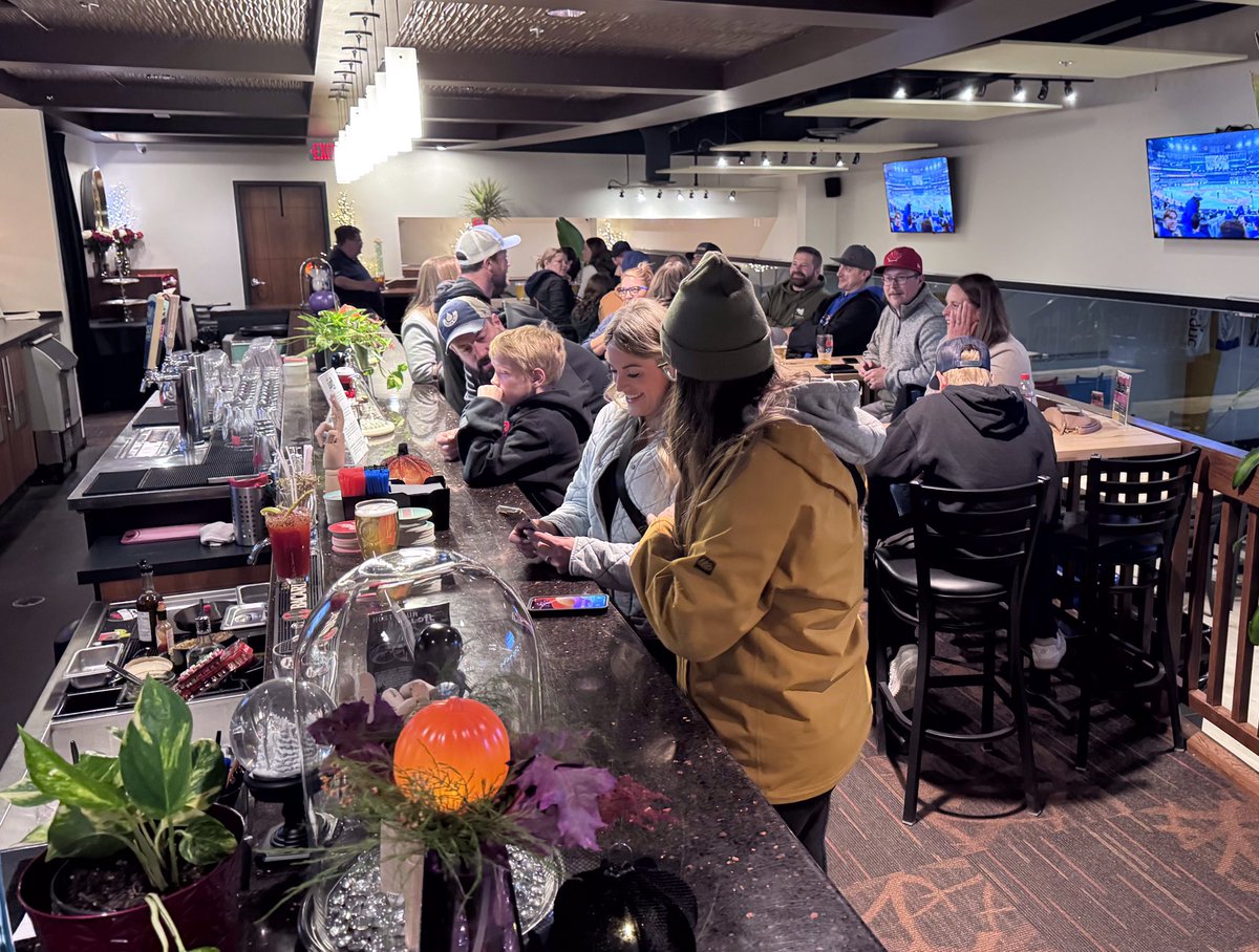 apuliacatering's tweet photo. ⚾🍻 Big night at The Loft Room!
Our local hockey parents kicking back to catch the Toronto Blue Jays in the World Series. Cold drinks, hot eats, and great people! 💙🔥 Thanks for hanging out with us.#TheLoftRoom #LeducRecCentre #BlueJays #WorldSeries #Leduc #HockeyParents #YEG https://t.co/raIkM84JQ8