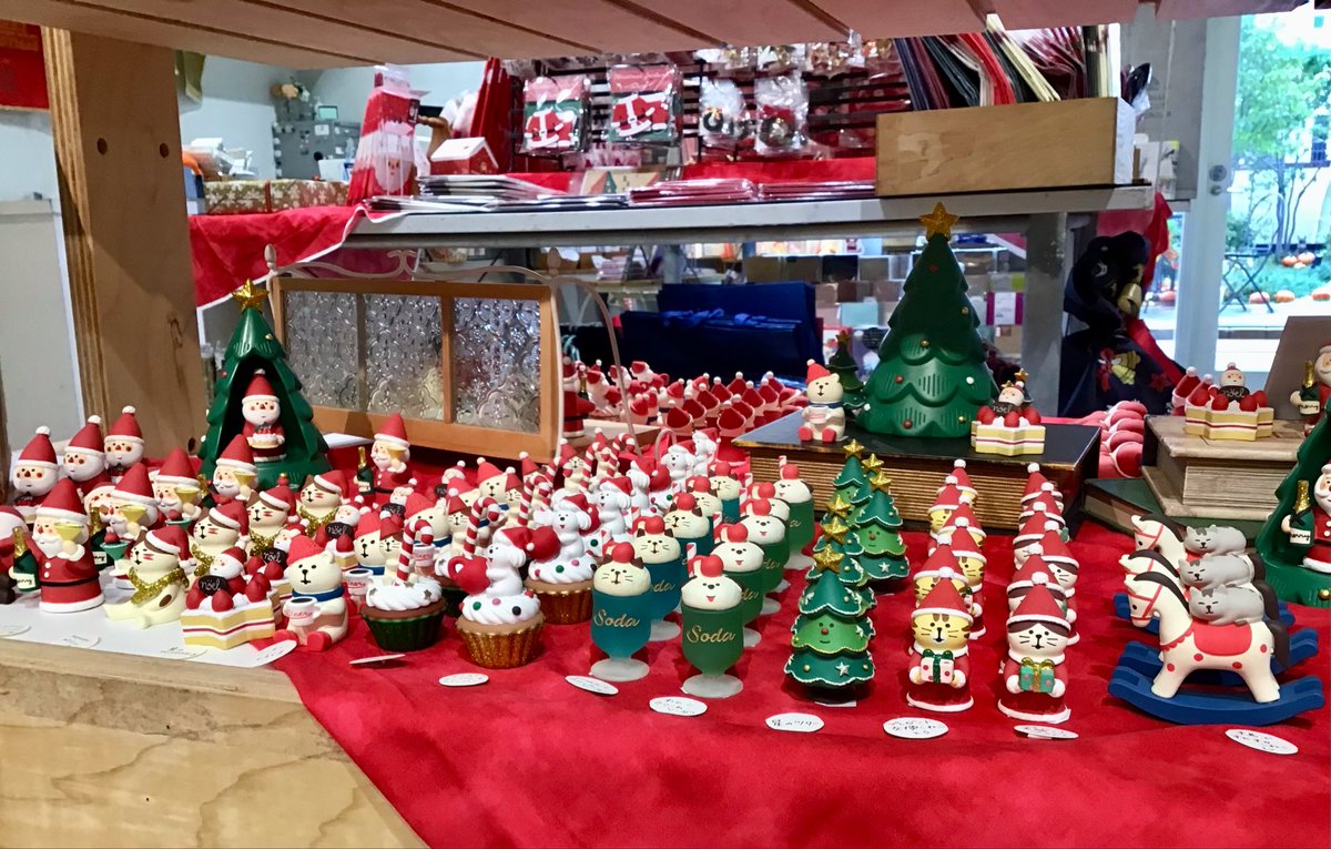 こんにちは😃

イノブン四条本店4階では
毎年大人気のconcombreの
クリスマスの商品が並んでおります♪

サンタさんや可愛いどうぶつたち🎅

じっと見ていると
お家に連れて帰りたくなる
マスコットたちが皆様を
お待ちしております😊

#イノブン　#concombre  #京都　#雑貨