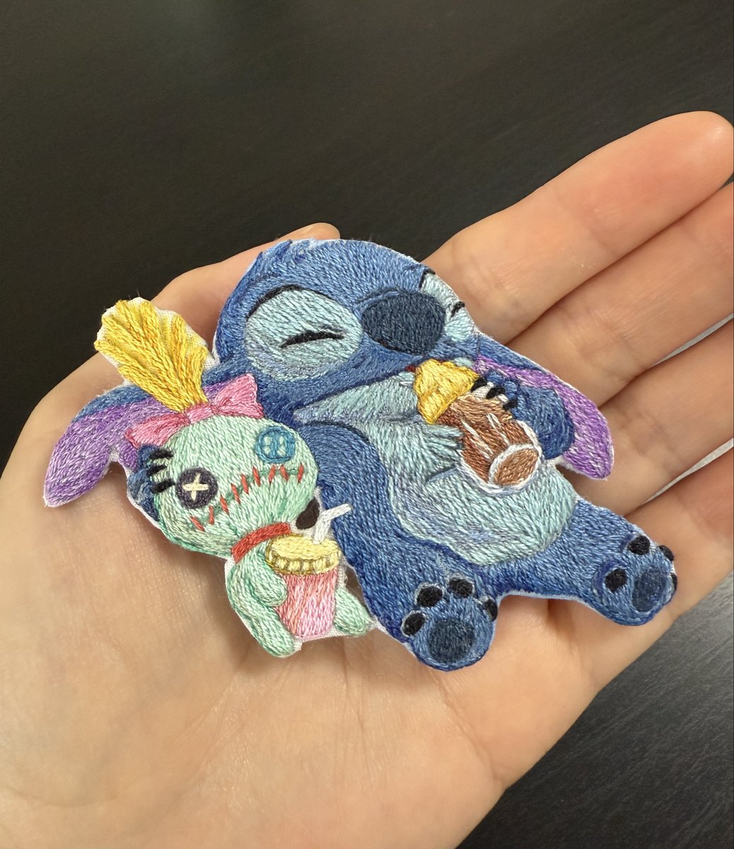 sakubee5's tweet photo. 🍼💤💤
スティッチの刺繍ブローチ🧵🪡 https://t.co/PC8w1mmeXY