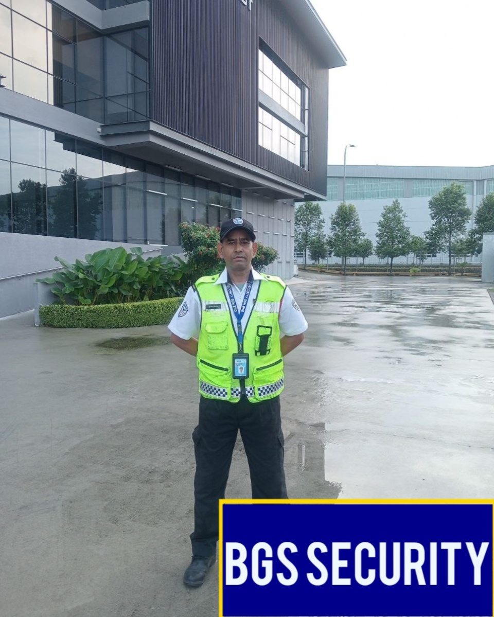 bgssec's tweet photo. Professional presence at every post. 👮♂️ Our trained security officers ensure peace of mind for your premises—corporate, industrial, or residential. #BGSSecurity #OnDuty #IndustrialSecurity #CorporateSafety #TrustedProtection https://t.co/eSZ39U8iHq