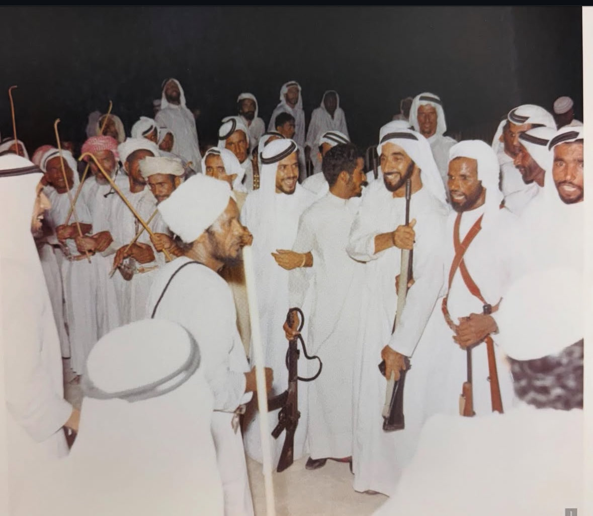 اللھم إنّ #زايد_بن_سلطان أكرمنا في الأرض، فأكرمه في جنتك وأنت أكرم الأكرمين

اللهم اغفر له وأسعده في الفردوس الأعلى كما كان سبـبًا فـ سعادتنا 

 #رحم_الله_باني_دار