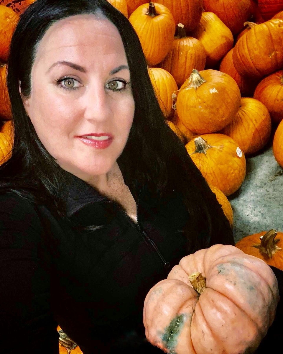 Oh, my gourdness! I couldn’t resist. It’s National Pumpkin Day ! 🎃#nationalpumpkinday