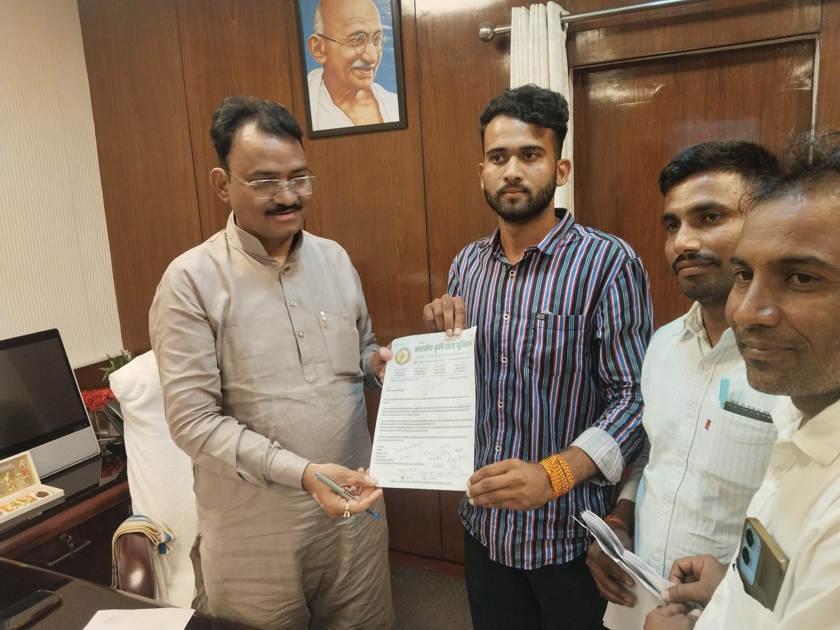 तीन महीने से JET 2025 की काउंसलिंग लंबित है।
भविष्य दांव पर है, लेकिन सरकार चुप है!
कृषि छात्रों की आवाज़ अब सड़क से सोशल मीडिया तक उठेगी।
#लंबित_जेट2025_काउंसलिंग_शुरू_करो