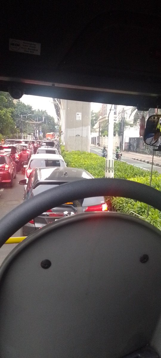 BBellaNatta's tweet photo. @PT_Transjakarta Ini masih ada pengalihan jalur min 6T https://t.co/74zObya6hS