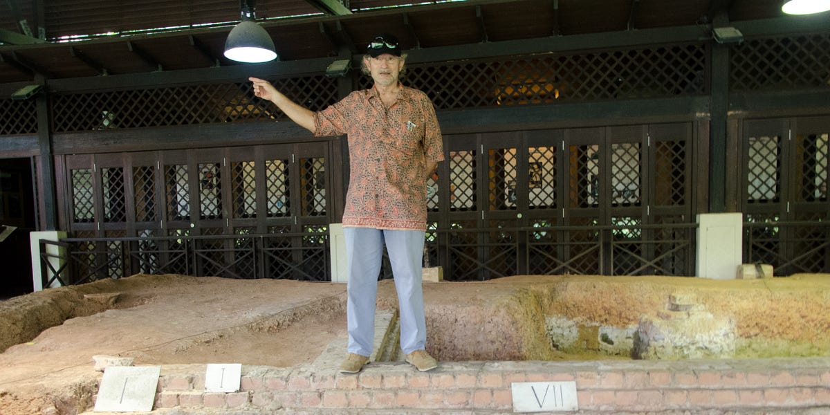Remembering John Miksic, Singapore’s pioneering archaeologist in this week's #southeastasianarchaeology
 
bit.ly/4ovB3ey