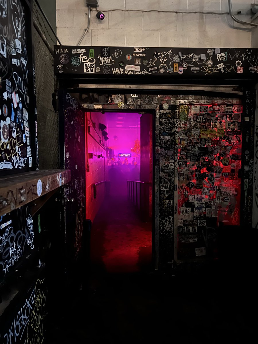 3Beans2Manyy tweet media