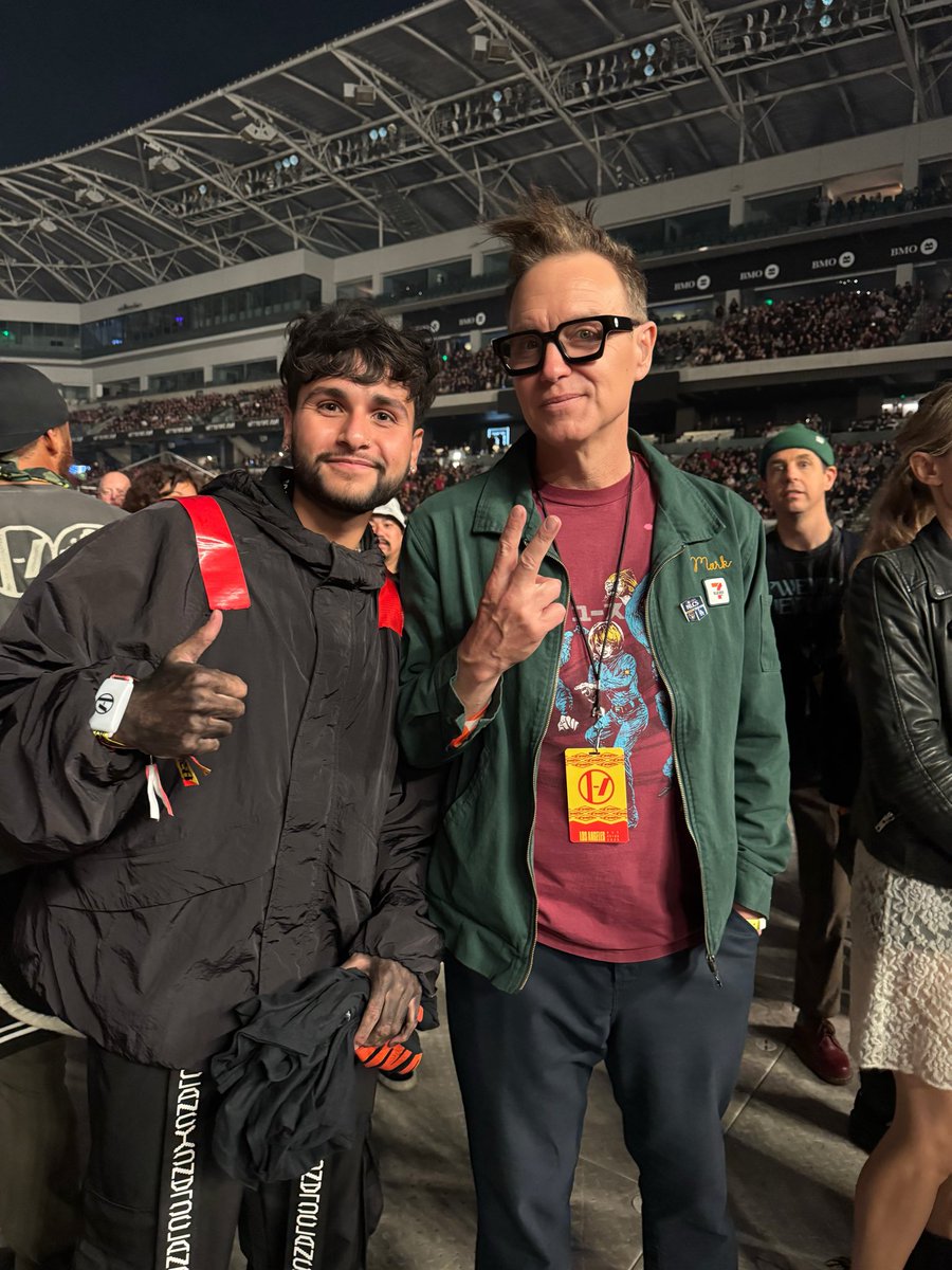 met mark hoppus in the pit tonight for #BreachLA 🤘🏽 legend