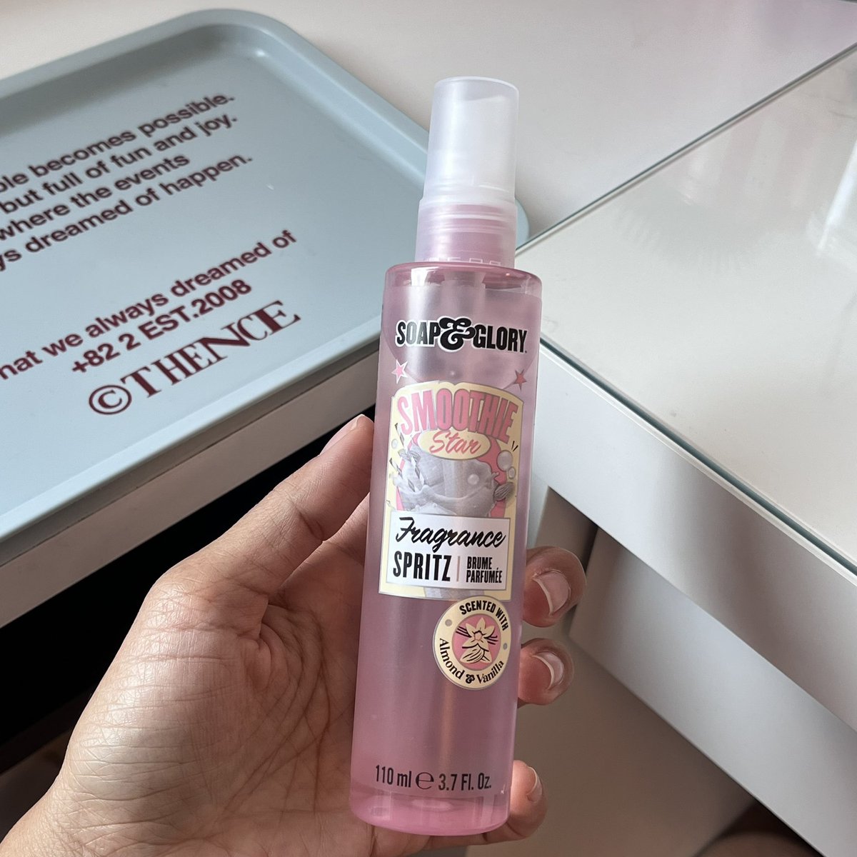 Sawarinni's tweet image. เป็น 2 ขวดที่ใช้เมื่อไหร่คนทักตลอด ป้ายยาเพื่อนๆไปหลายคนมาก ทุกคนซื้อตามเลยเพราะถูกและหอมจริง ผมหอม &amp;amp; ตัวหอม มากกกกกกกก ถูกจริตสุดๆๆๆ