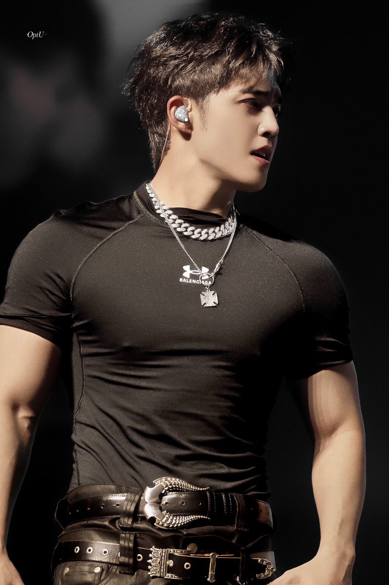 seungcheol is indeed showing the sexiness of his 30s