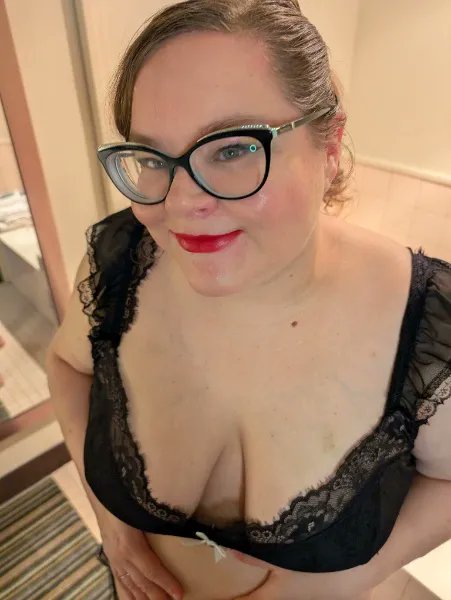 CaptainShazzma's tweet photo. Purchase an item on my Throne wishlist and I'll make you exclusive content (video call, video, or photo shoot depending on the item) using what you purchased! It's a fun way to an exclusive peek just for you! https://t.co/wV7MFFxVwf https://t.co/lYHf6yrT23