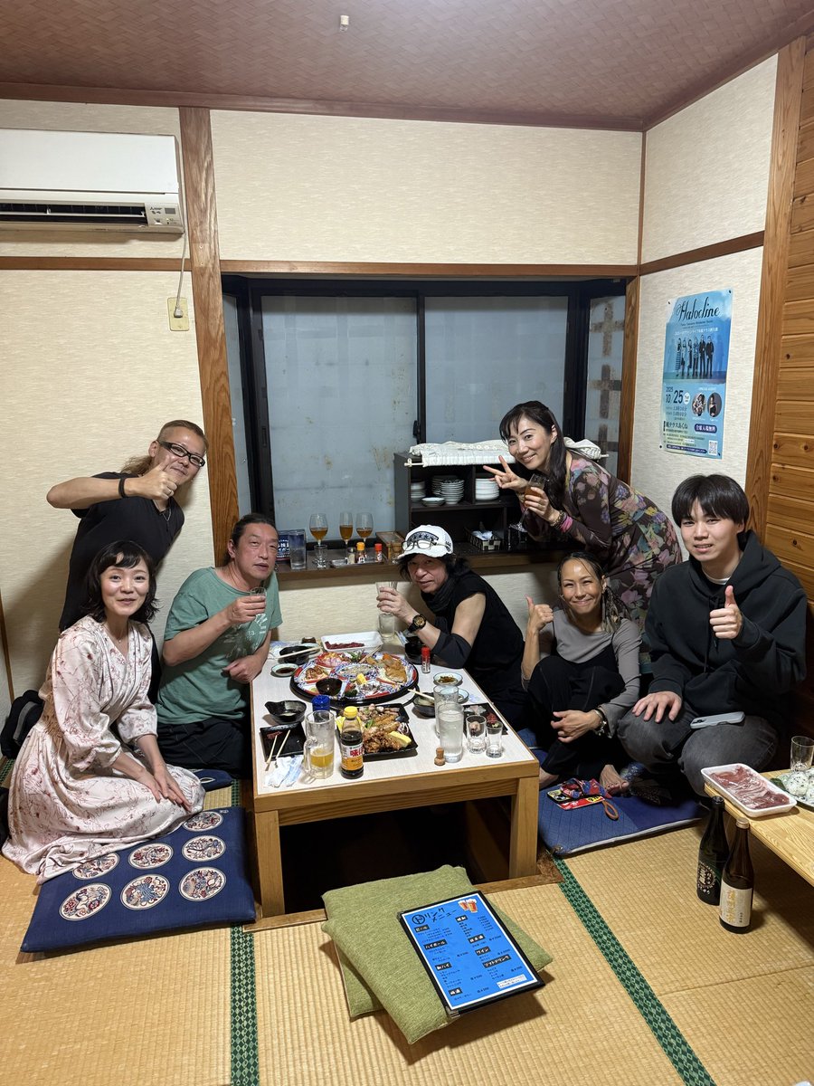 NTakaichi1's tweet photo. ハロクラインwithまたろうさん&Tigerさん阿久根市公演
お心尽くしに良くしていただき、大事に幸せに終演しました🎵
本当にありがとうございました✨#山本拓夫 #Halocline #三沢またろう #Tiger #ハロクライン https://t.co/a9JJeiSLlK