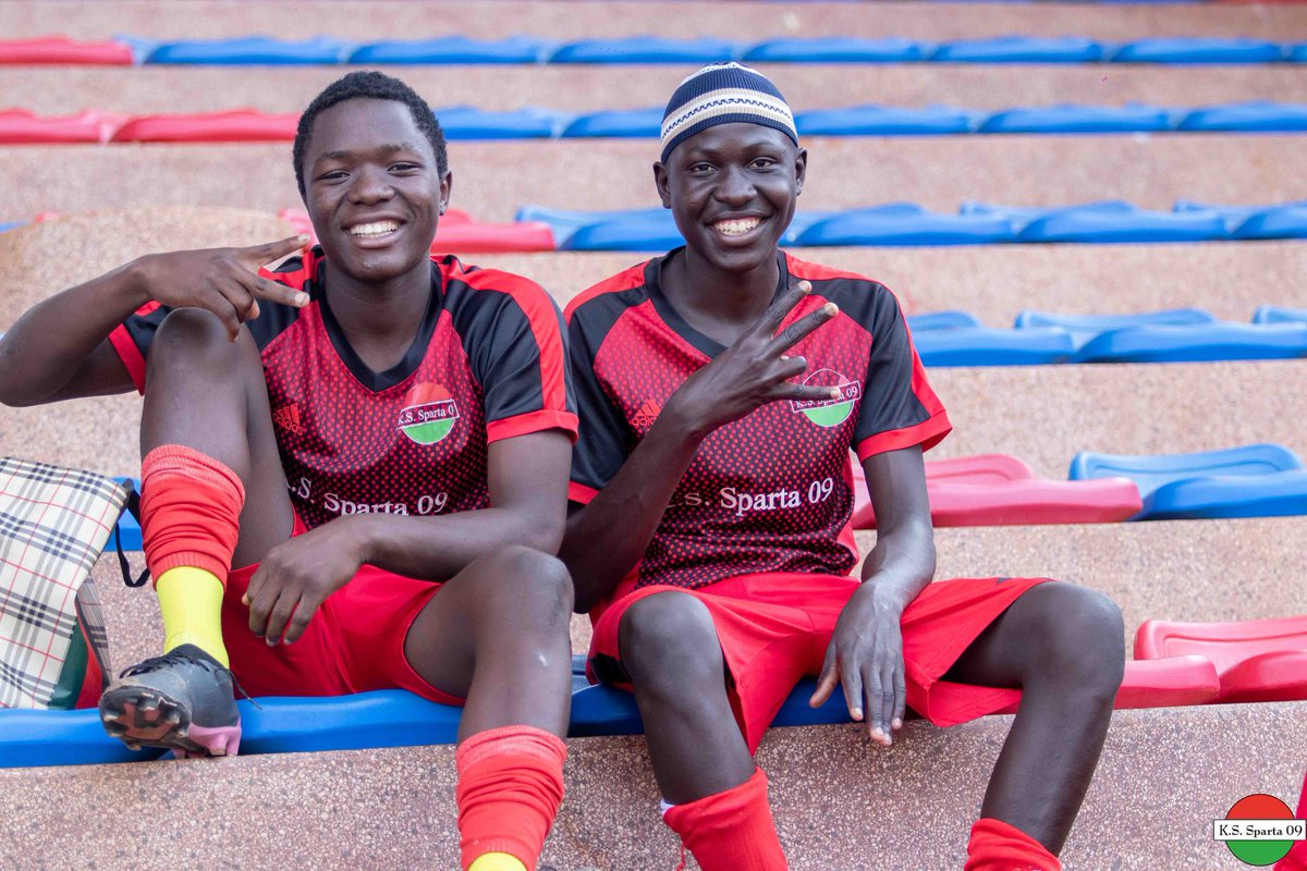 Happy people attract happy moments. 
Let’s make this week one to remember  full of smiles and progress.
#NewWeek #KeepSmiling
📸 : #DavidNdayondi