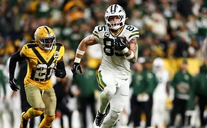 nflrums's tweet photo. 🚨🚨NATIONAL TE DAY

#Packers TE Tucker Kraft balled out #GoPackgo #NFL 

7 RECEPTIONS - 143 YARDS - 2 TDS https://t.co/rFoIJPKZa9