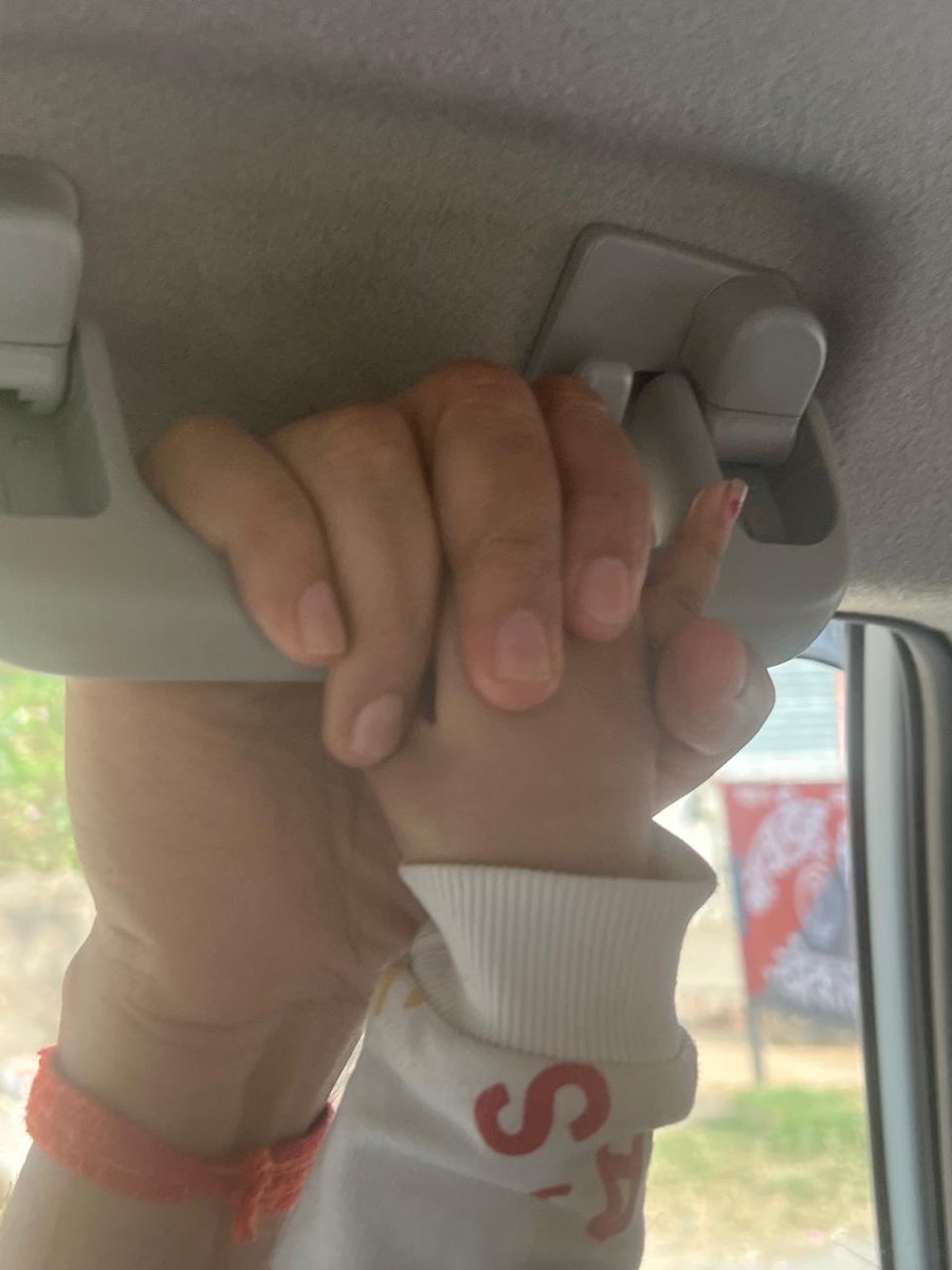 shitaljha94's tweet image. हम चलेंगे साथ साथ लेकर हाथों में हाथ एक दिन। ये मन में है विश्वास पूरा है विश्वास हम होंगे कामयाब एक दिन।