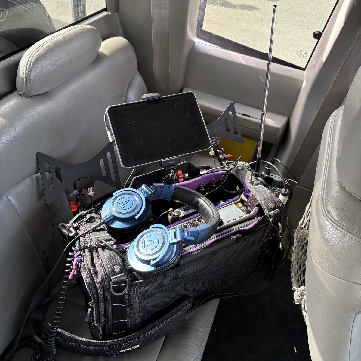 今回の地方ロケは坂道やら階段やら併走やらで、録音バッグ体制がメインに。