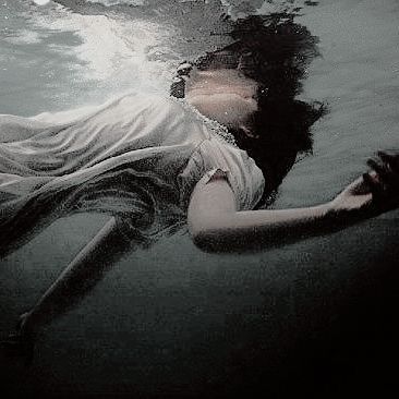 باہر تو خیر مسئلہ سب ٹھیک ٹھاک ہے
اندر کی ٹوٹ پھوٹ نے خاموش کر دیا ہے