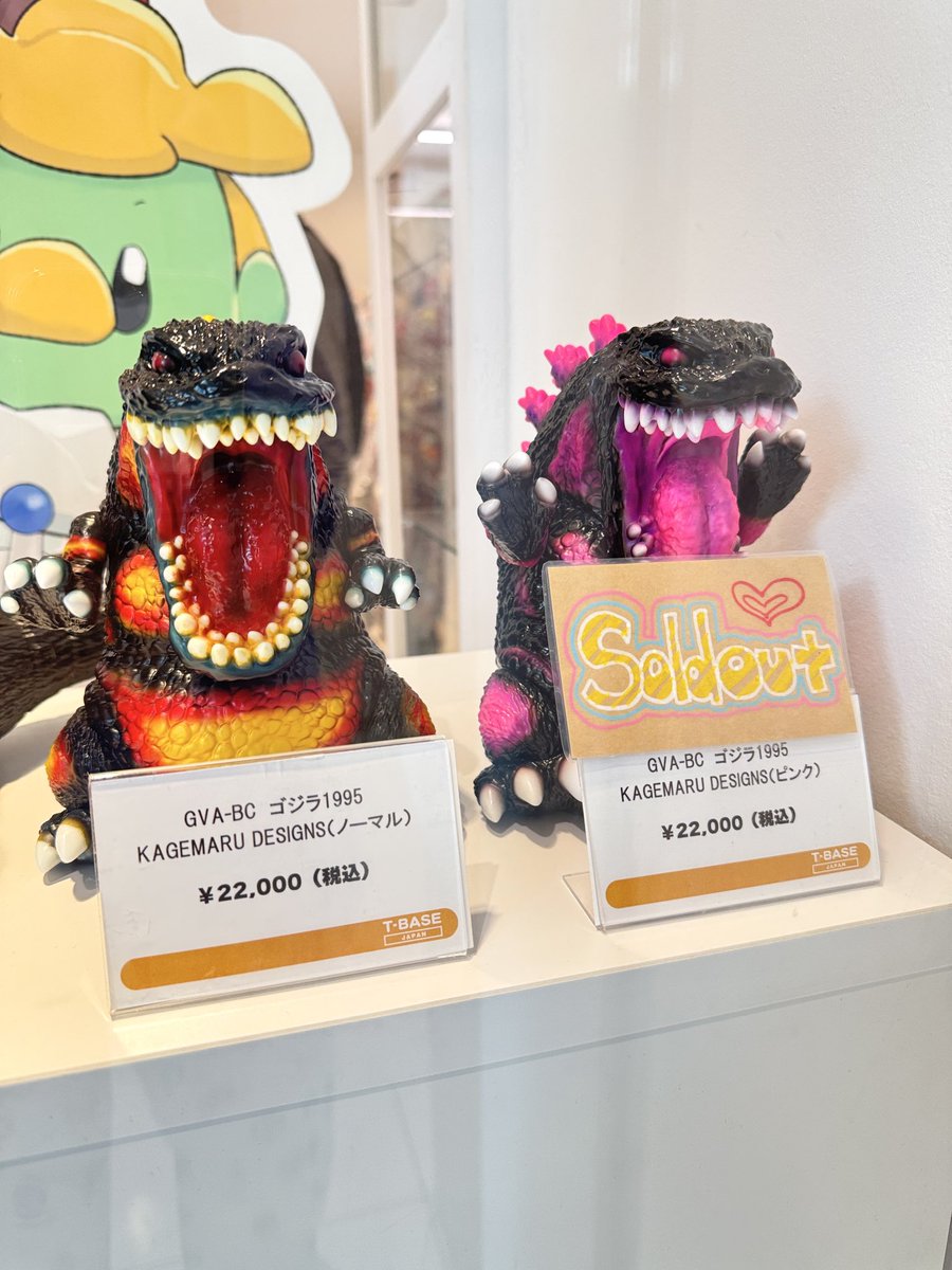 こんにちは☀️T-BASE池袋P'PARCO店です🦉

#カゲゴジ ノーマルカラー店頭に出しました🦖🔥
若干数ですので、お一人1点までとなります🙏
#ゴジラ2001 も引き続き店頭にて販売中✨