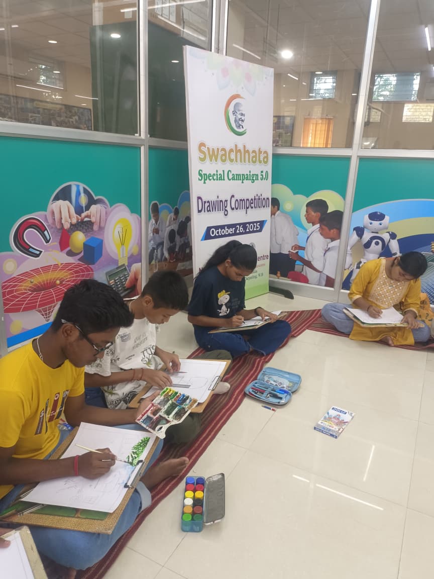 𝐏𝐚𝐢𝐧𝐭𝐢𝐧𝐠 𝐚 𝐂𝐥𝐞𝐚𝐧𝐞𝐫 𝐓𝐨𝐦𝐨𝐫𝐫𝐨𝐰! ✨🎨
 
 As part of #SpecialCampaign5, <a href="/nbscsiliguri/">North Bengal Science Centre, Siliguri</a>  organised a Sit and Draw Competition to inspire creativity and spread awareness about cleanliness and environmental care.
#CleanlinessMatters #CleanIndiaGreenIndia