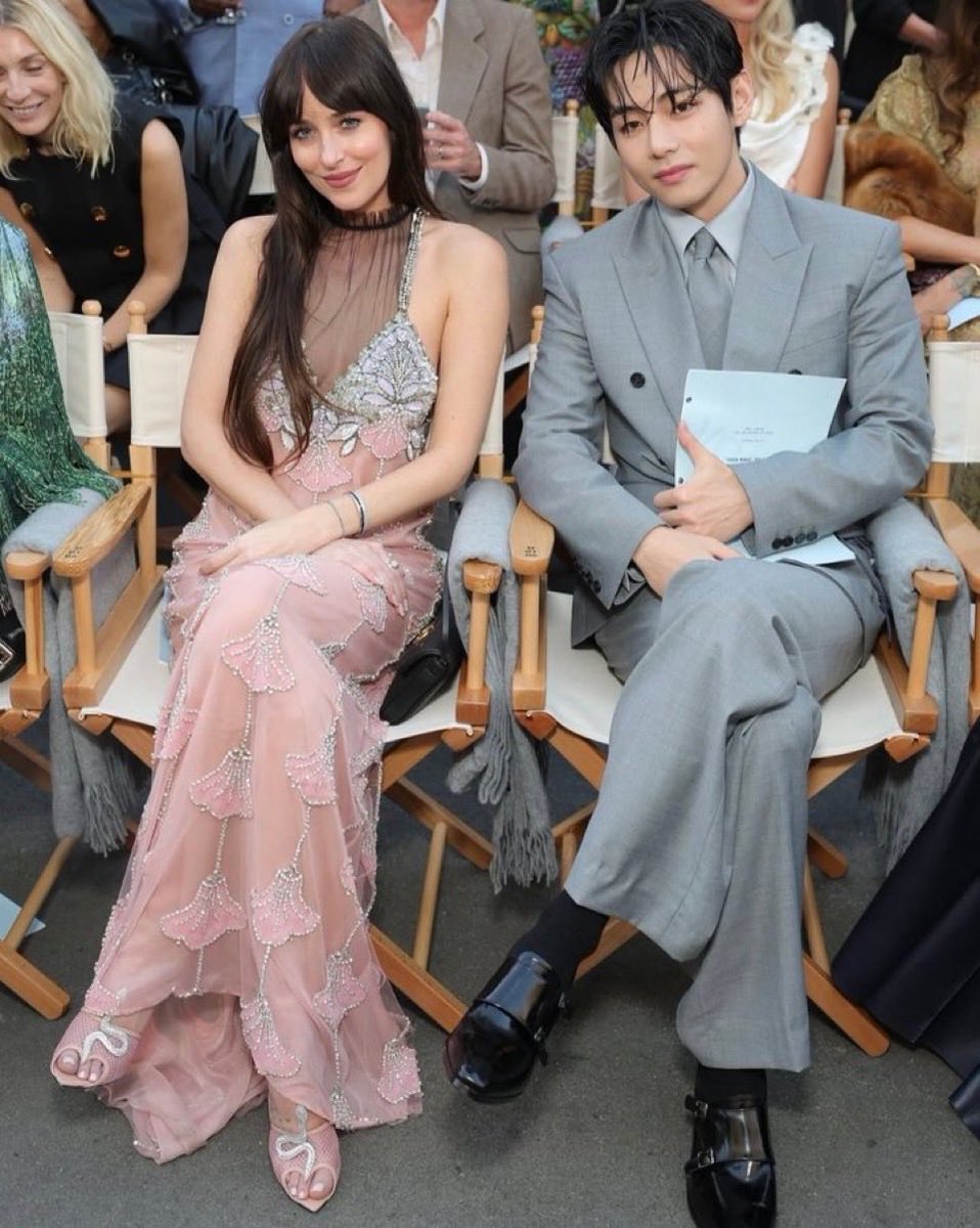 Joelyn45205201's tweet photo. @AboutMusicYT @wintertaeta2 How beautiful they look gorgeous in this picture together Dakota Johnson and Taehyung are phenomenal  for sure 😍❤️‍🔥 https://t.co/WHi3VjXiqM