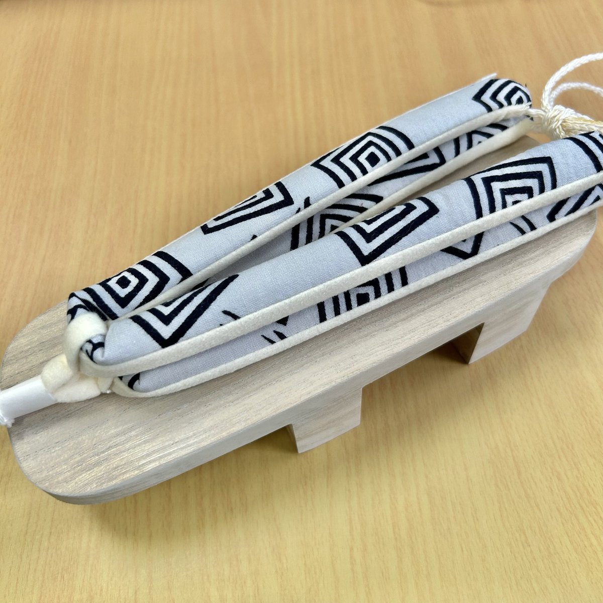 ハンドメイドの雪駄、本体のみです。 Amazon | [芝惣商店] 国産雪駄 無地エナメル 牛本皮底 日本製