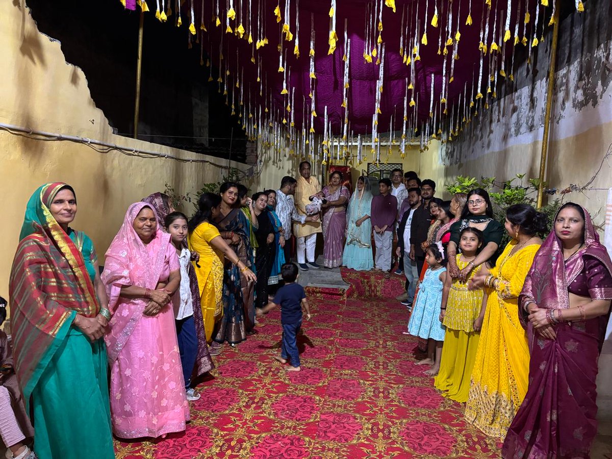 MlcSuresh's tweet image. आज बागपत के गांव बड़ागांव में श्रीमान राहुल कश्यप जी के सुपुत्र रिहास कश्यप के नामकरण संस्कार में सह परिवार पहुंचकर अपनी हार्दिक शुभकामनाएं प्रेषित कीं।

नन्हे रिहास को ईश्वर दीर्घायु, स्वास्थ्य, और उज्ज्वल भविष्य का आशीर्वाद दें।
#Sureshkashyap