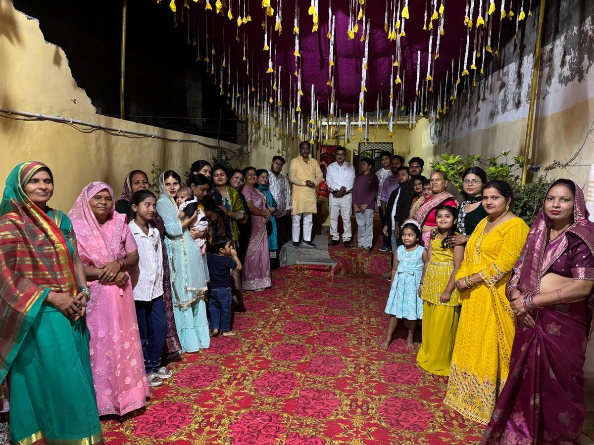 MlcSuresh's tweet image. आज बागपत के गांव बड़ागांव में श्रीमान राहुल कश्यप जी के सुपुत्र रिहास कश्यप के नामकरण संस्कार में सह परिवार पहुंचकर अपनी हार्दिक शुभकामनाएं प्रेषित कीं।

नन्हे रिहास को ईश्वर दीर्घायु, स्वास्थ्य, और उज्ज्वल भविष्य का आशीर्वाद दें।
#Sureshkashyap