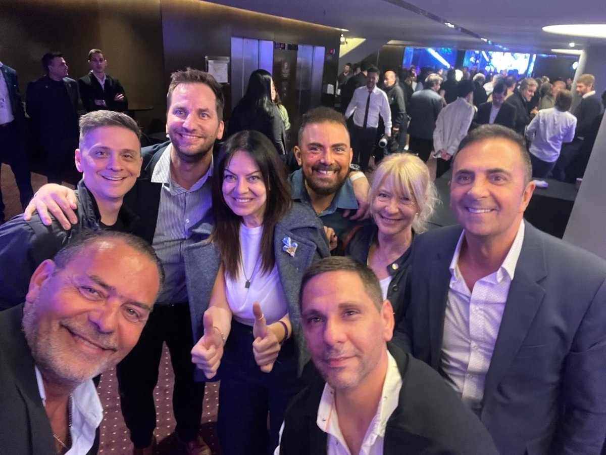 Amigos colegas, militantes, equipo . Un día maravilloso. Gracias a todos. VLLC