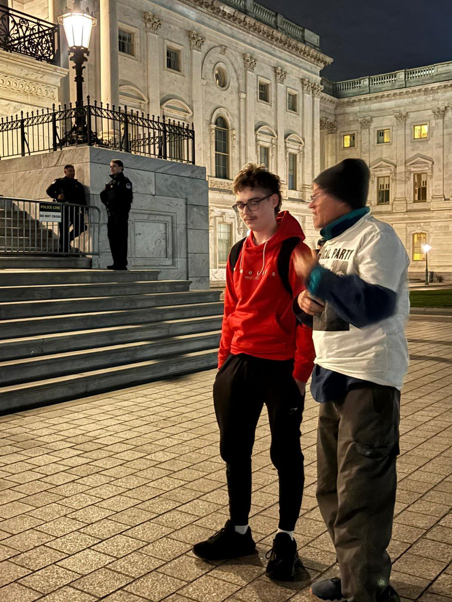 HistorySMG's tweet photo. 🇺🇸 Day 4 – Washington Trip
We rounded off the day with the Ghost City walking tour — a spooky stroll, complete with breathtaking night-time views of the Capitol 🌙✨ https://t.co/8EC5j9unqv