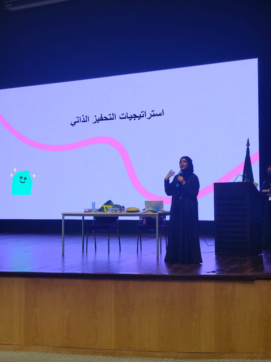 بفخرٍ وامتنان ✨ شارك مكتب الذكاء العاطفي في الأولمبياد الوطني ومعرض إبداع للموهوبين بجدة، ضمن لجنة الإرشاد والتوجيه النفسي، لنزرع في الموهوبين بذور الوعي والتحفيز الذاتي 🌱
قدّمنا محاضرة بعنوان «التحفيز الذاتي واستدامة الإبداع» لنُلهمهم أن الإبداع الحقيقي يبدأ من الداخل 💫