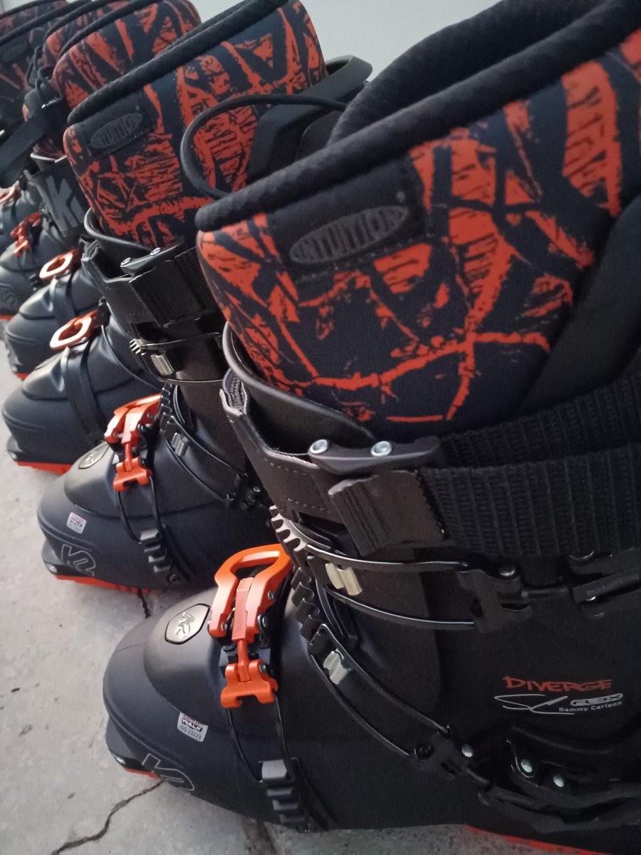 セール中！Diverge スノーボード 赤/黒 バインディング付　シューズセット セール中！Diverge スノーボード 赤/黒 バインディング付