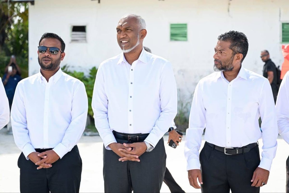 ޅ. އޮޅުވެލިފުށީ ބަނދަރު ތަރައްޤީކުރުމުގެ މަޝްރޫޢުގެ ޢަމަލީ މަސައްކަތް ފެށުމުގެ ރަސްމިއްޔާތު ބާއްވައިފި

<a href="/MMuizzu/">Dr Mohamed Muizzu</a> <a href="/presidencymv/">The President's Office</a> 
#RayyithunGaathah
#LhaviyaniAtollVisit