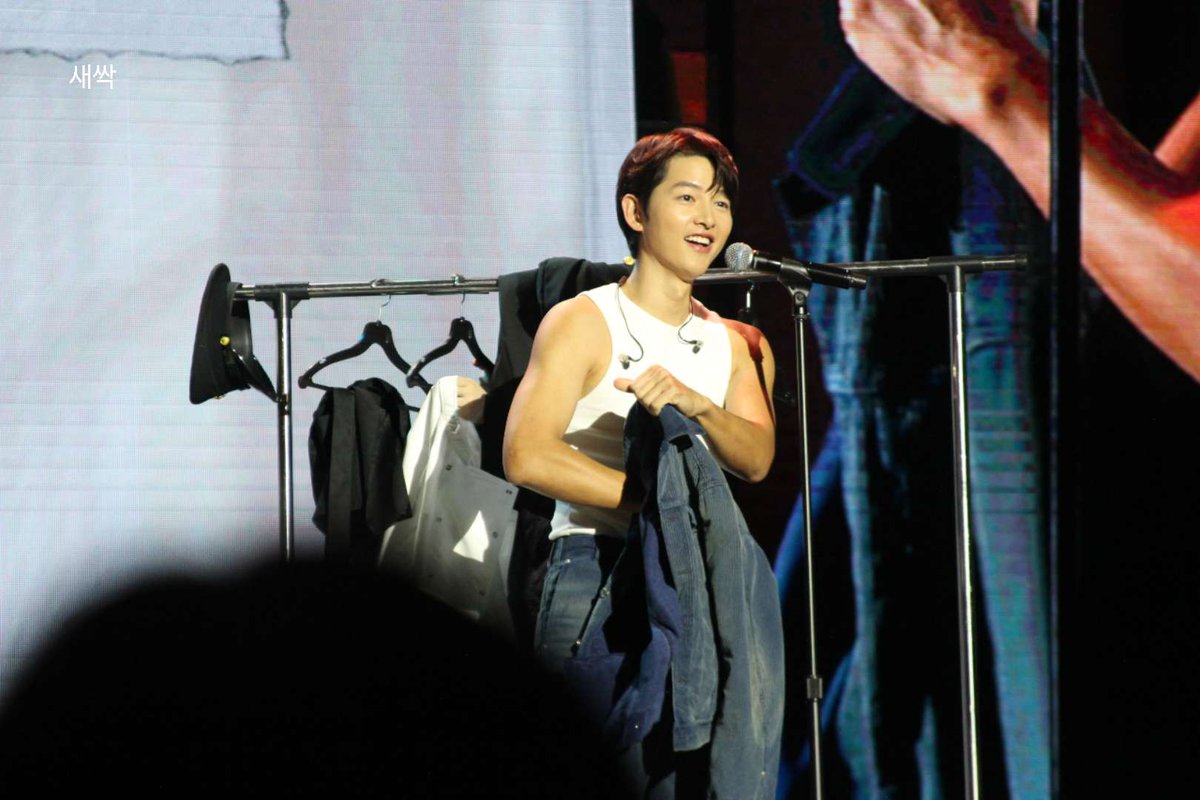 jk_85oqol's tweet image. 251025 &amp;lt;Stay Happy&amp;gt;
#송중기 #SongJoongKi #StayHappy