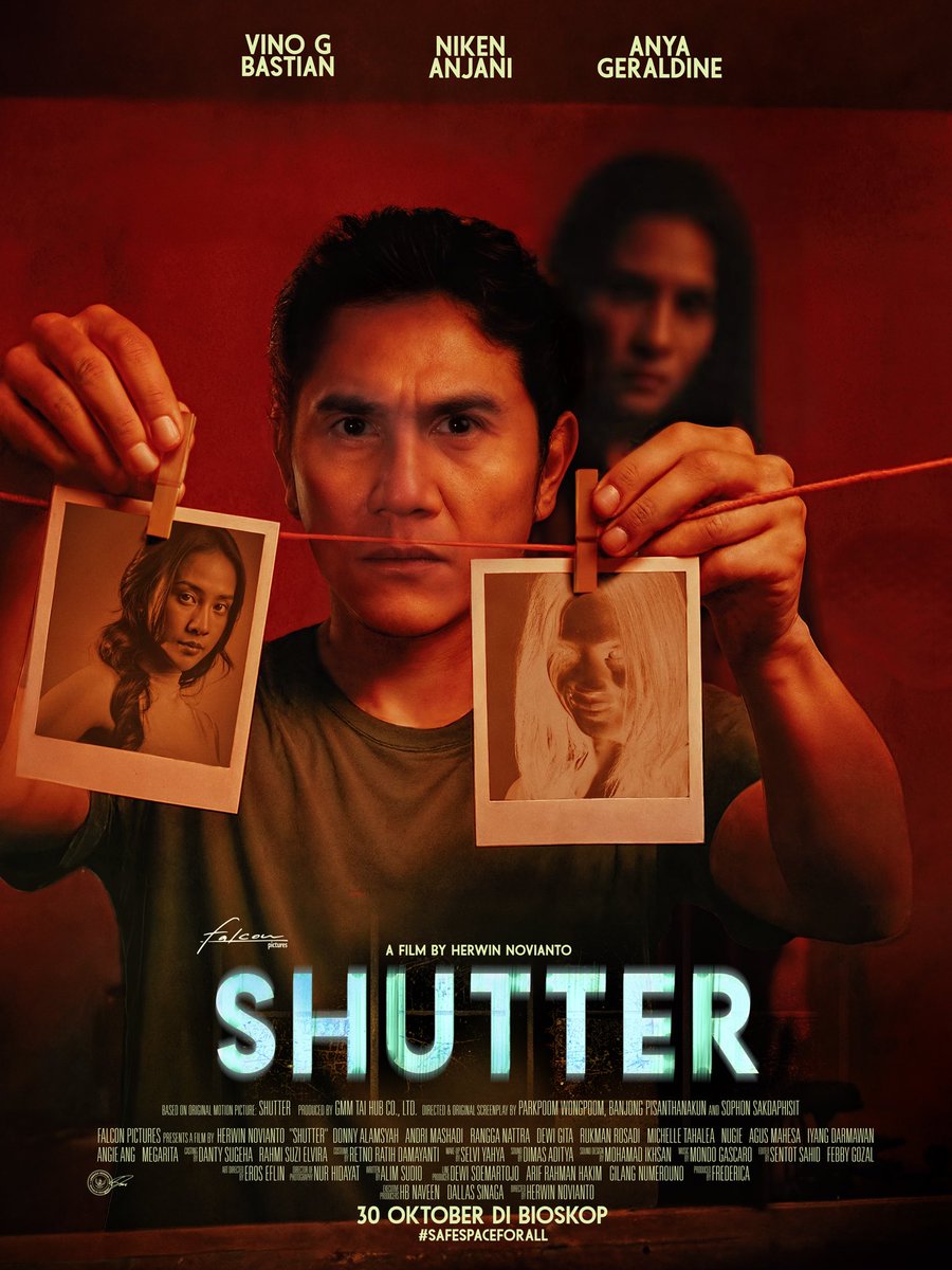 VincentJose's tweet image. Nonton #Shutter Indonesia awalnya mikir, wah ngebut banget ini flownya. Mgkn sadar penonton Indo udah cukup byk yg tau materi aslinya, jadi secara pacing dibikin lebih satset dari aslinya dan isu sosial lebih dipertebal. 
Berasa lbh impactful. 
Disturbing in its own way.