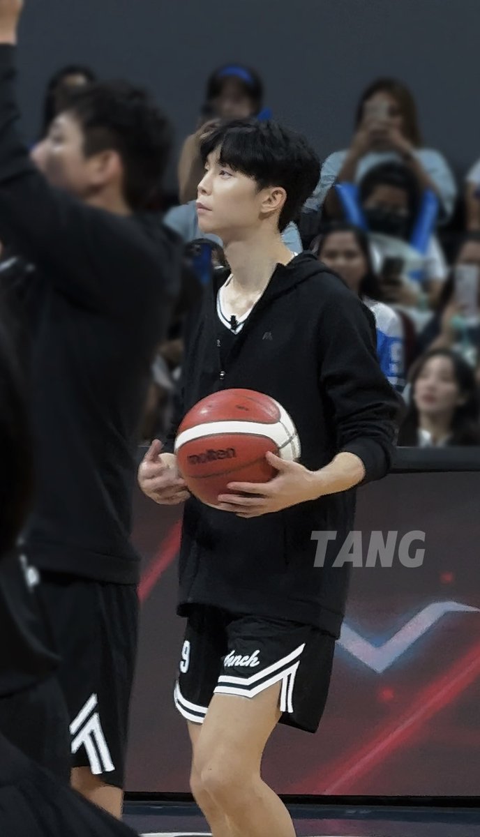 w052563's tweet photo. 1026  JOHNNY 29
🐱❤️‍🔥🏀

#JOHNNY #쟈니 
#Shoot_Of_Asia https://t.co/zxt6oA9Coo