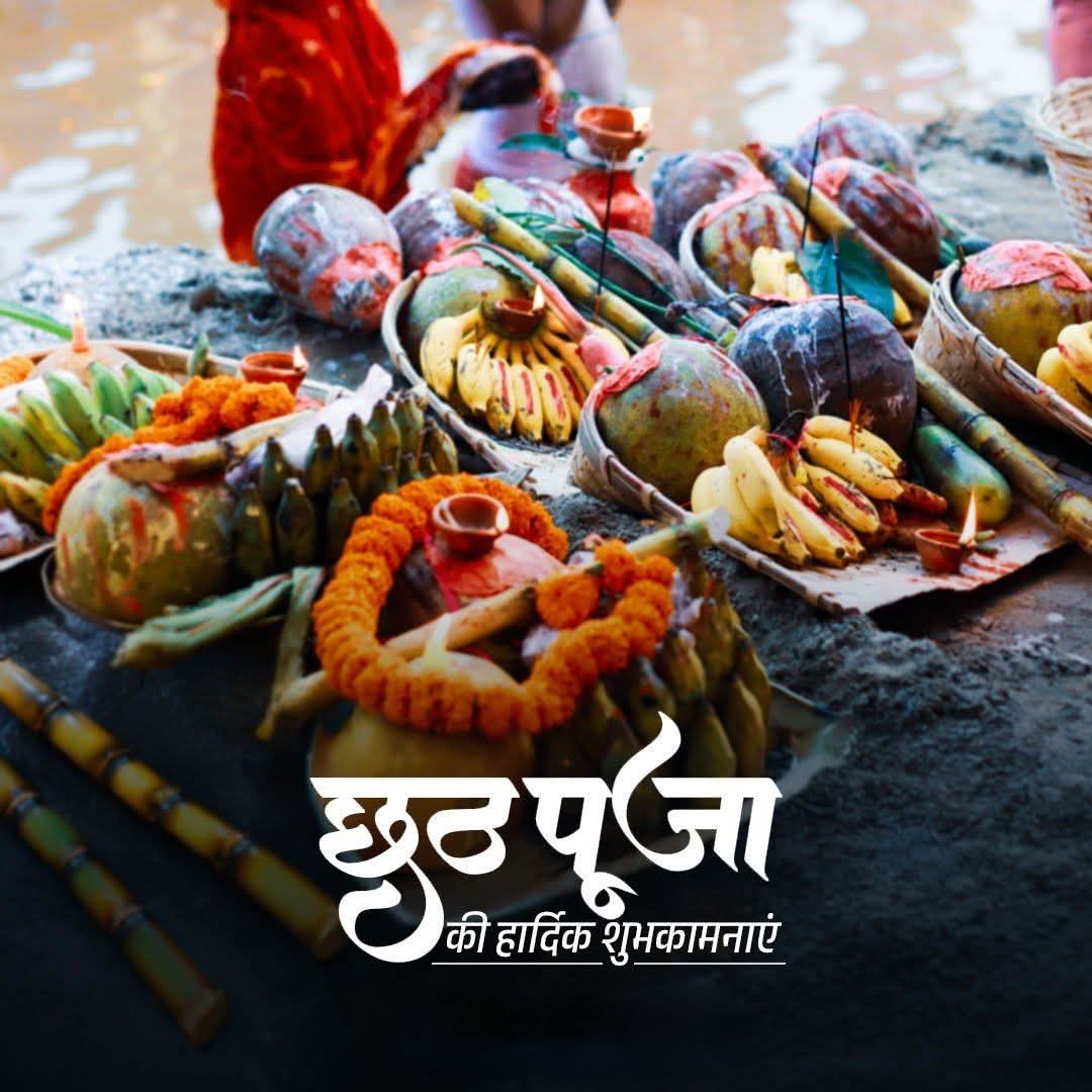 iKumarSaurabh's tweet image. आदि देव नमस्तुभ्यं प्रसीद मम भास्कर:
दिवाकर  नमस्तुभ्यं प्रभाकर  नमोऽस्तुते।।  
"उगते सूरज की पूजा" तो संसार का विधान है परंतु केवल और केवल हम पूरबवासी अस्ताचल (डूबते) सूर्य की भी उपासना करते हैं और वो भी उगते सूर्य से पहले...
"उदय" का "अस्त" अगर भौगोलिक नियम है तो "अस्त" का…